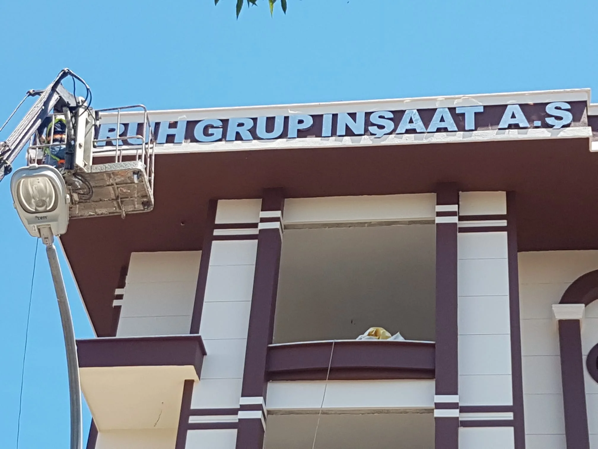 emlakçı tabelası